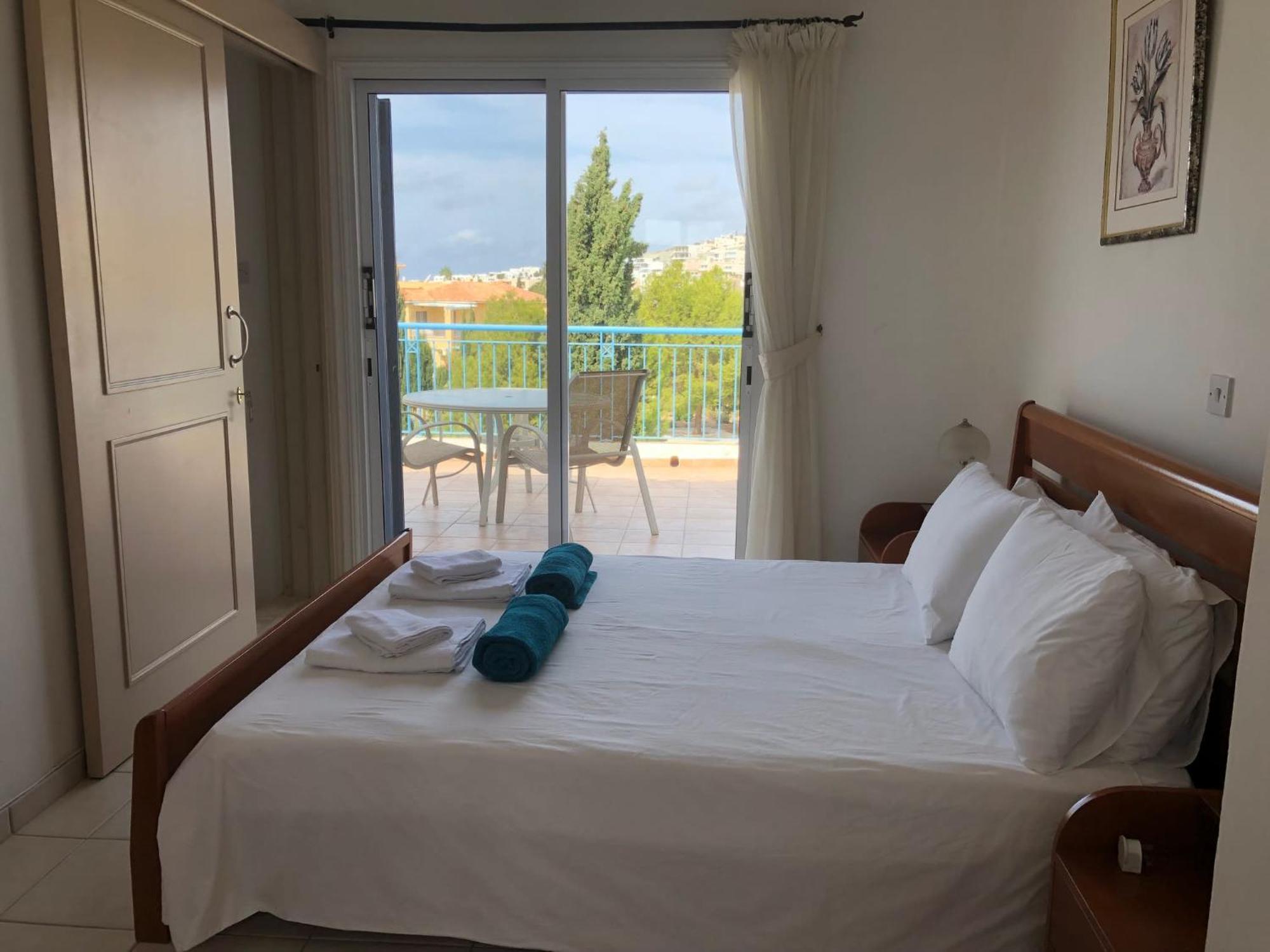 Regina Gardens - Spacious 3 Bed, 2 Bath Maisonette Paphos Ngoại thất bức ảnh