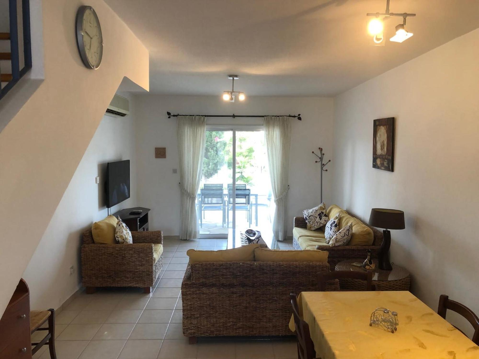 Regina Gardens - Spacious 3 Bed, 2 Bath Maisonette Paphos Ngoại thất bức ảnh